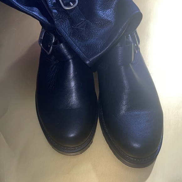 Frye - Picture 9 of 15